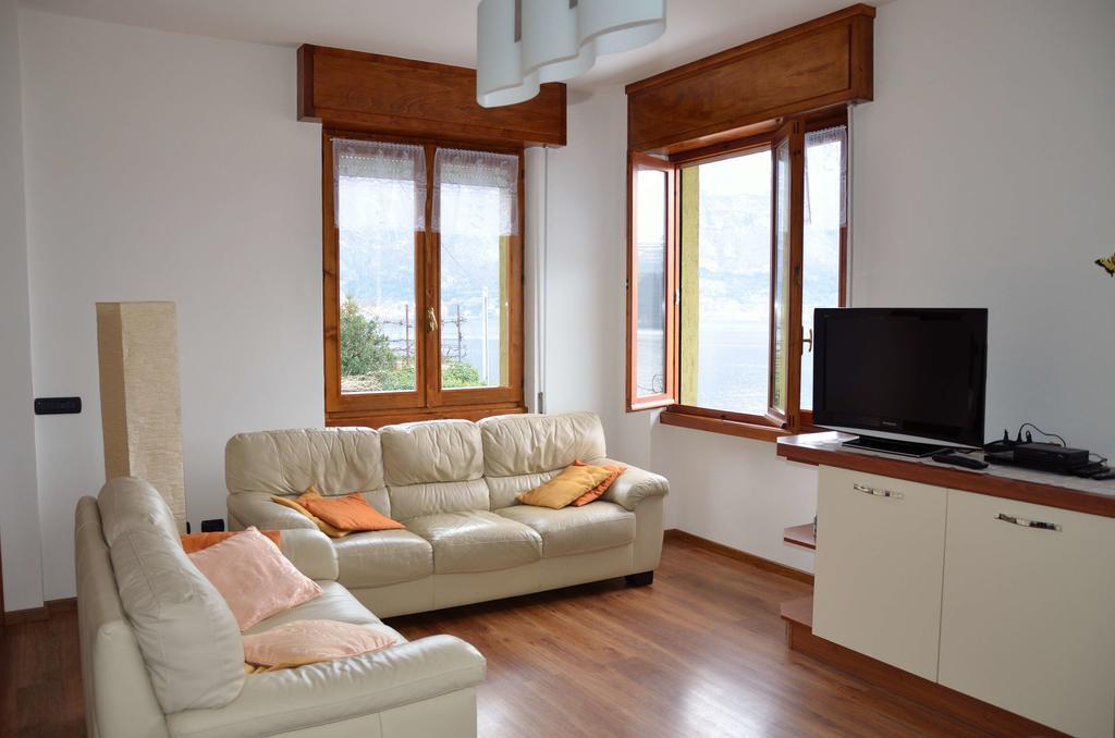 B&B Sosta Sul Lago Lezzeno Exterior photo
