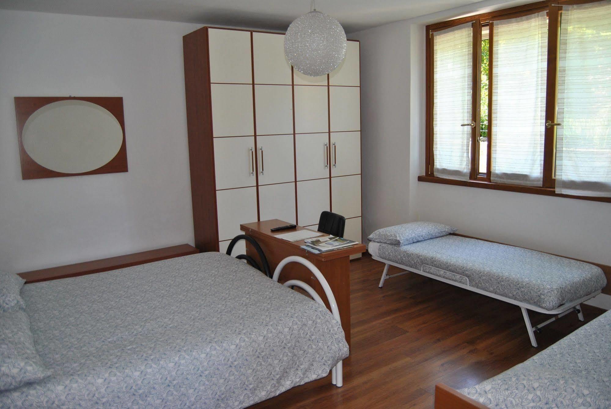 B&B Sosta Sul Lago Lezzeno Exterior photo
