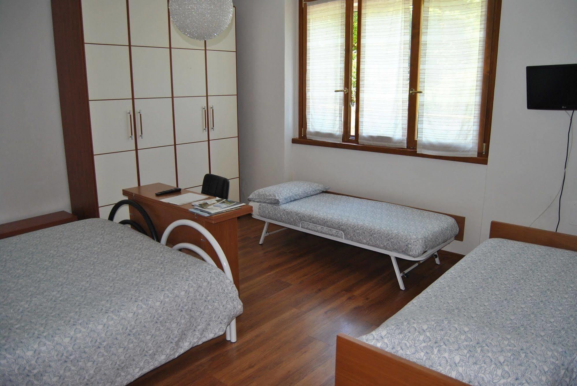 B&B Sosta Sul Lago Lezzeno Exterior photo